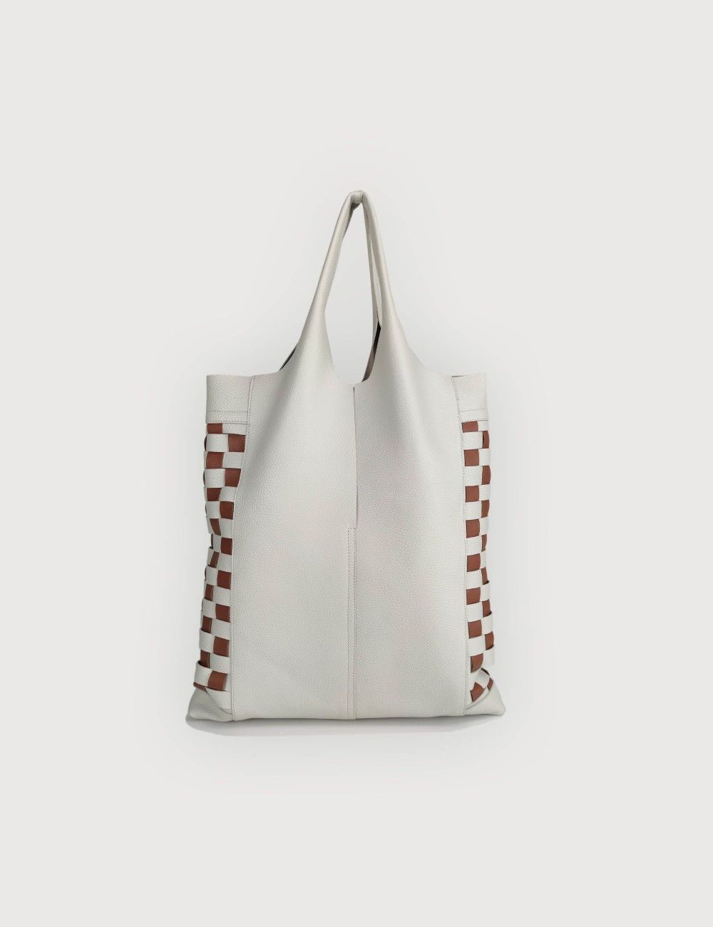 Envelope Shopping in Pelle Martellata con Intreccio Cuoio - Off White