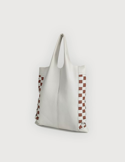 Envelope Shopping in Pelle Martellata con Intreccio Cuoio - Off White